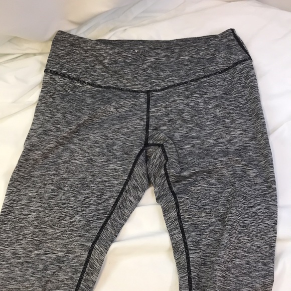 Reebok Athletic Black Heathered Leggings Size Medium - Picture 2 of 10